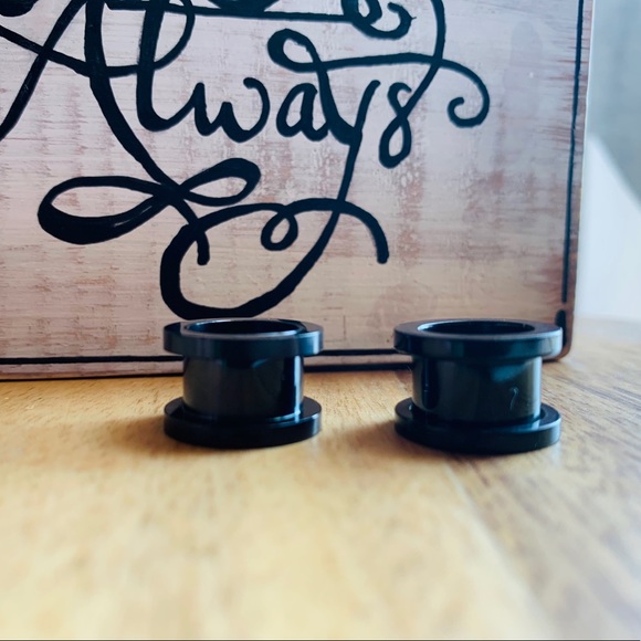 Black Metal gauge plugs - Picture 2 of 3